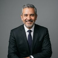 Dr. Eduardo Paredes